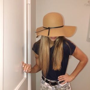 Never worn (tags off) brown felt oversized hat.